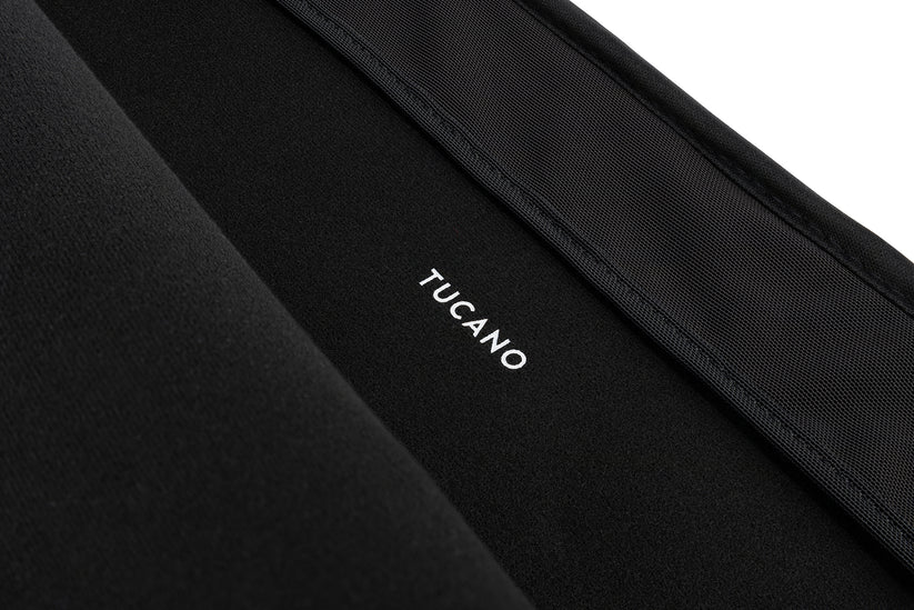 Obal Tucano Velluto na MacBook Pro 16" - černý - iSTYLE CZ
