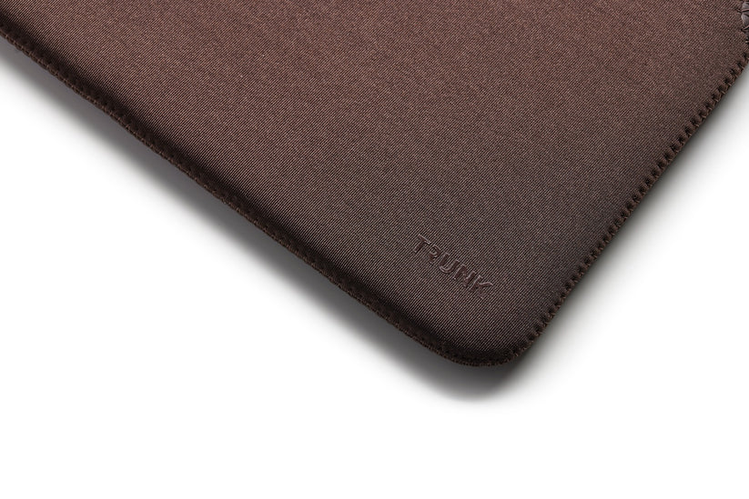 Pouzdro pro MacBook 13" Trunk Neoprene Sleeve - hnědé - iSTYLE CZ