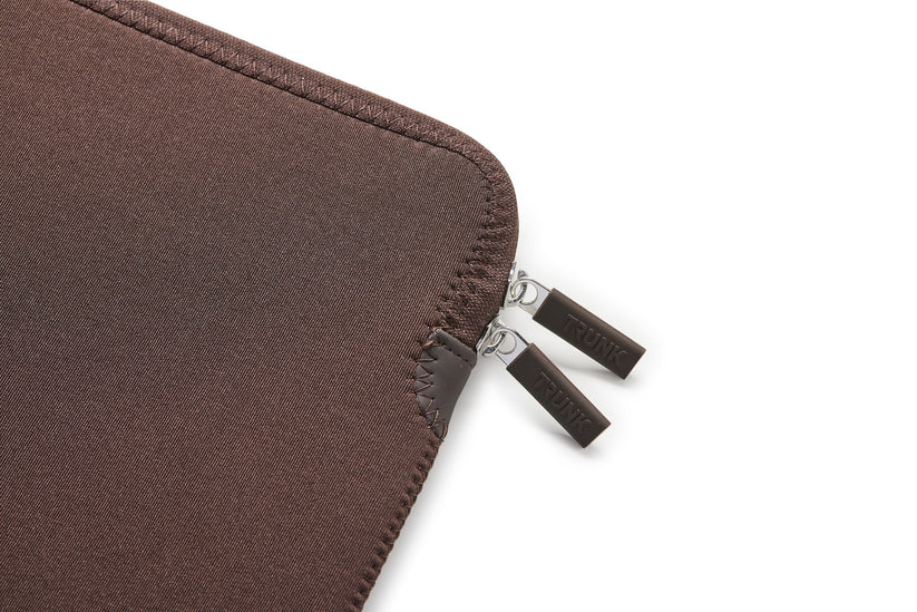 Pouzdro pro MacBook 13" Trunk Neoprene Sleeve - hnědé - iSTYLE CZ