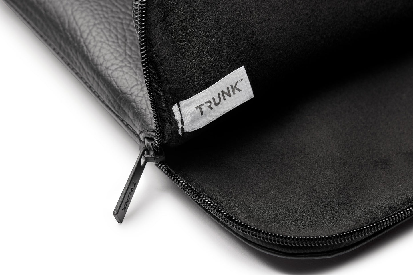 Pouzdro pro MacBook 13" Trunk Apple Peel Sleeve - černé - iSTYLE CZ